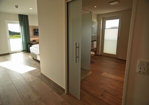 Bộ đồ giường kháng dị ứng, bàn, phòng cách âm 