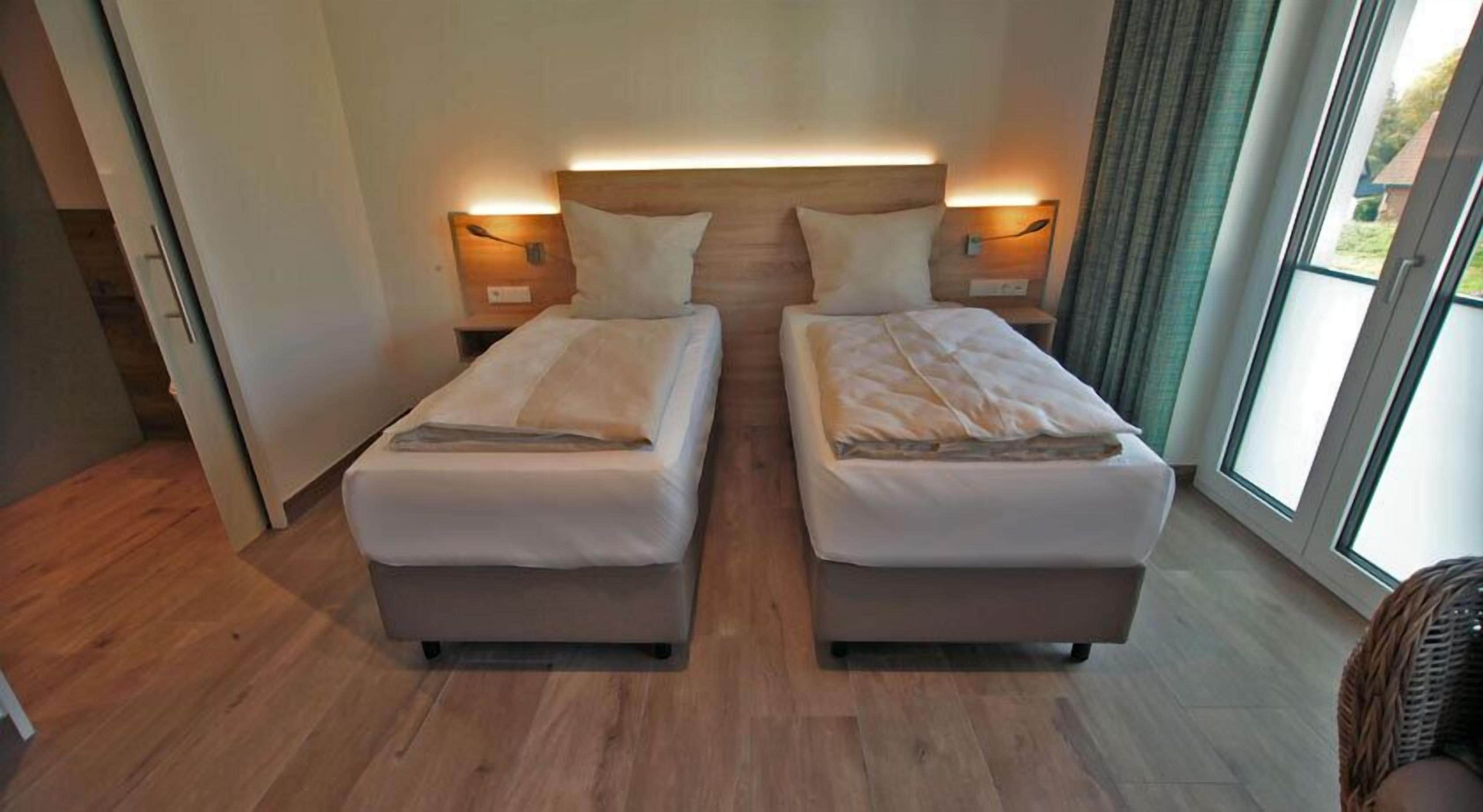 1 bedroom, hypo-allergenic bedding, desk, soundproofing