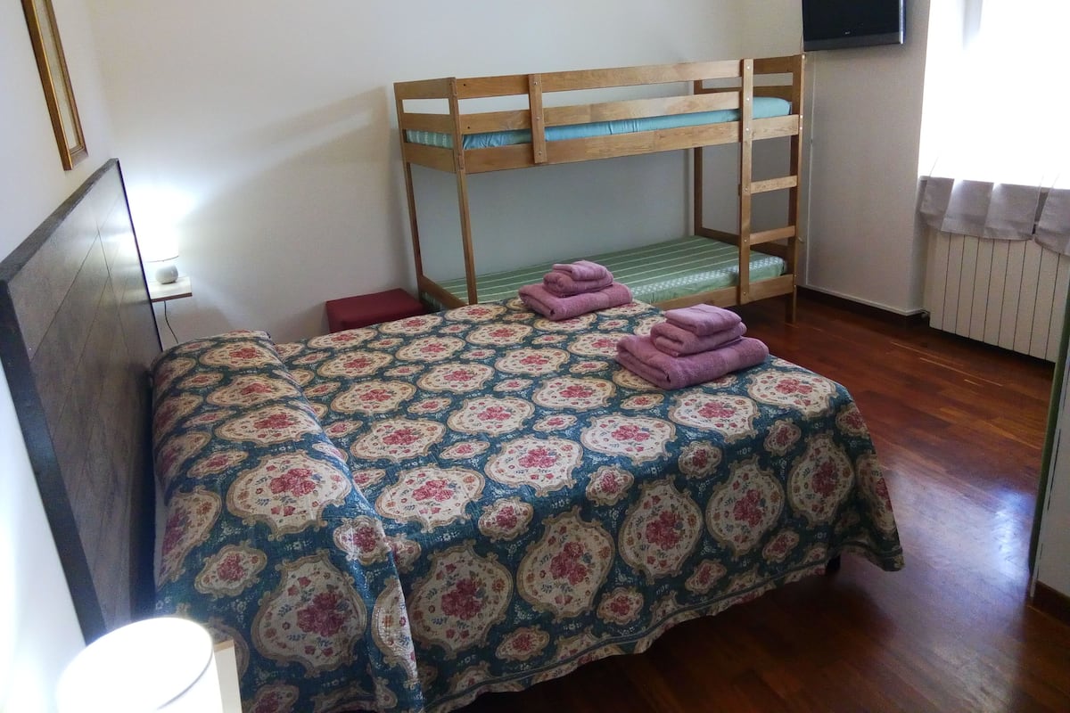 Chambre Quadruple | Bureau, chambres insonorisées, Wi-Fi gratuit, draps fournis