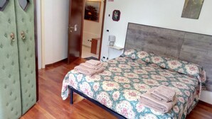 ห้องทริปเปิล, พร้อมสิ่งอำนวยความสะดวกสำหรับผู้พิการ |  โต๊ะทำงาน, ห้องเก็บเสียง, Wi-Fi ฟรี, ผ้าปูที่นอน