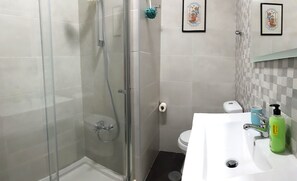 Apartment, 2 Bedrooms, Balcony | Bathroom