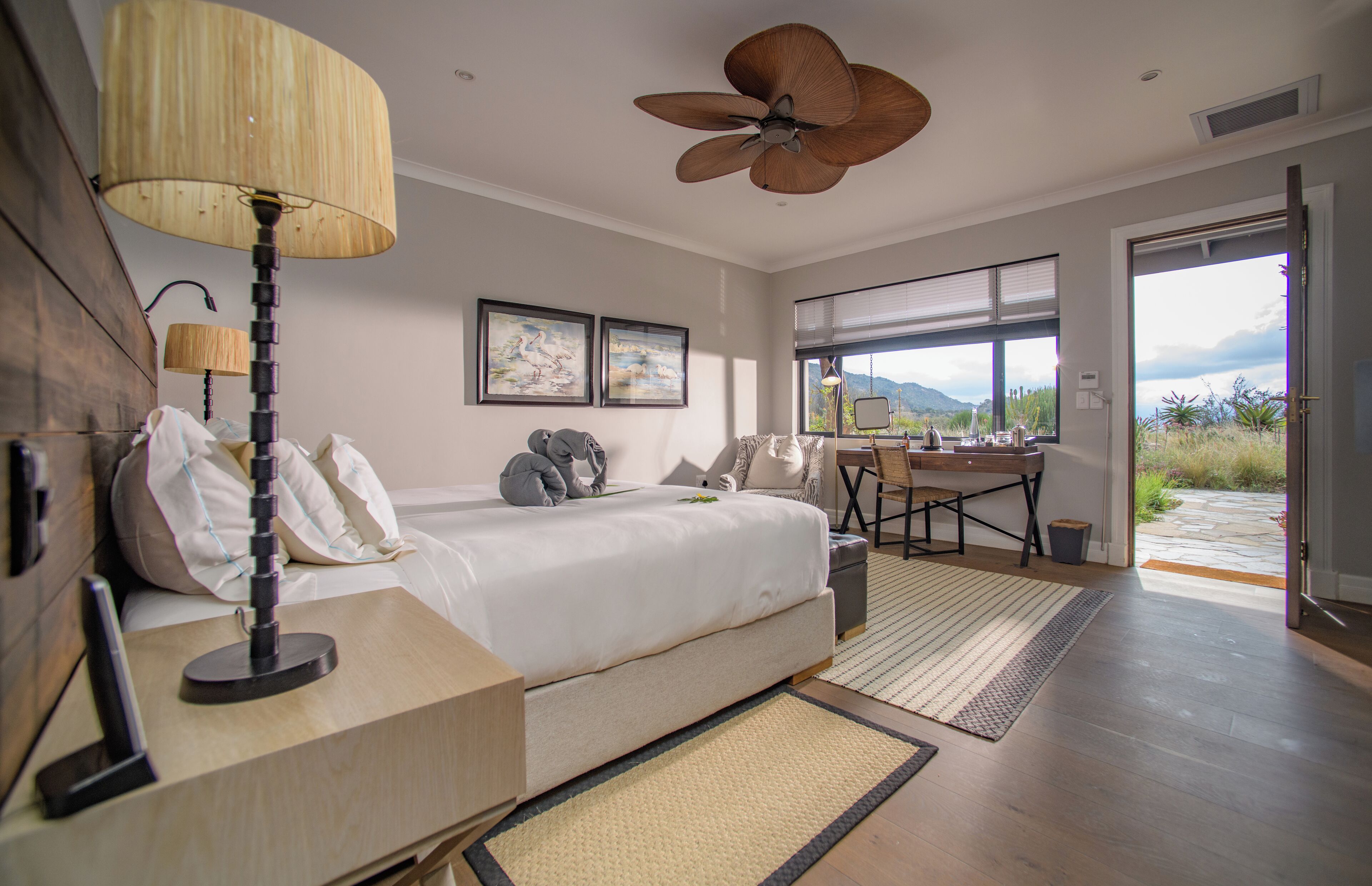 Luxury-Zimmer | Hochwertige Bettwaren, Daunenbettdecken, Zimmersafe, Schreibtisch