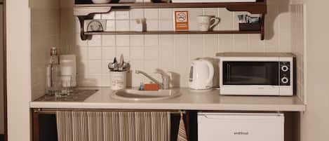 Standard Apartment | Private kitchenette | Fridge, microwave, coffee/tea maker, electric kettle