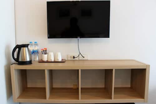 Caja de seguridad en la habitación y escritorio
