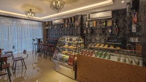 Food and drink - V One Pride - Sukhumvit 22 Bangkok (Bangkok)