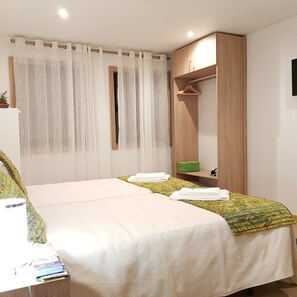Apartment, 1 Bedroom | 1 bedroom, free WiFi - Apartamento À Francos Metro 1 (Porto)