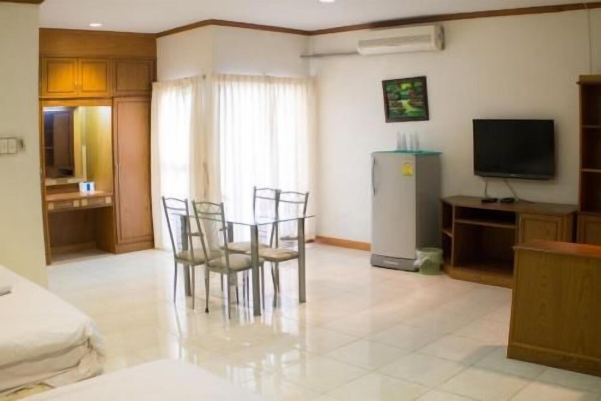Rollaway beds (surcharge), WiFi (free), bed sheets