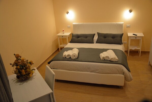 Premium bedding, desk, soundproofing, free WiFi - Croce Nivera (Vibo Valentia)