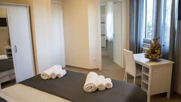 Camera doppia, 1 letto queen | Biancheria da letto di alta qualità, una scrivania, insonorizzazione