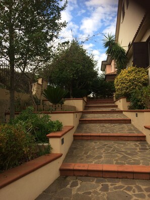 تفاصيل الفندق من الخارج