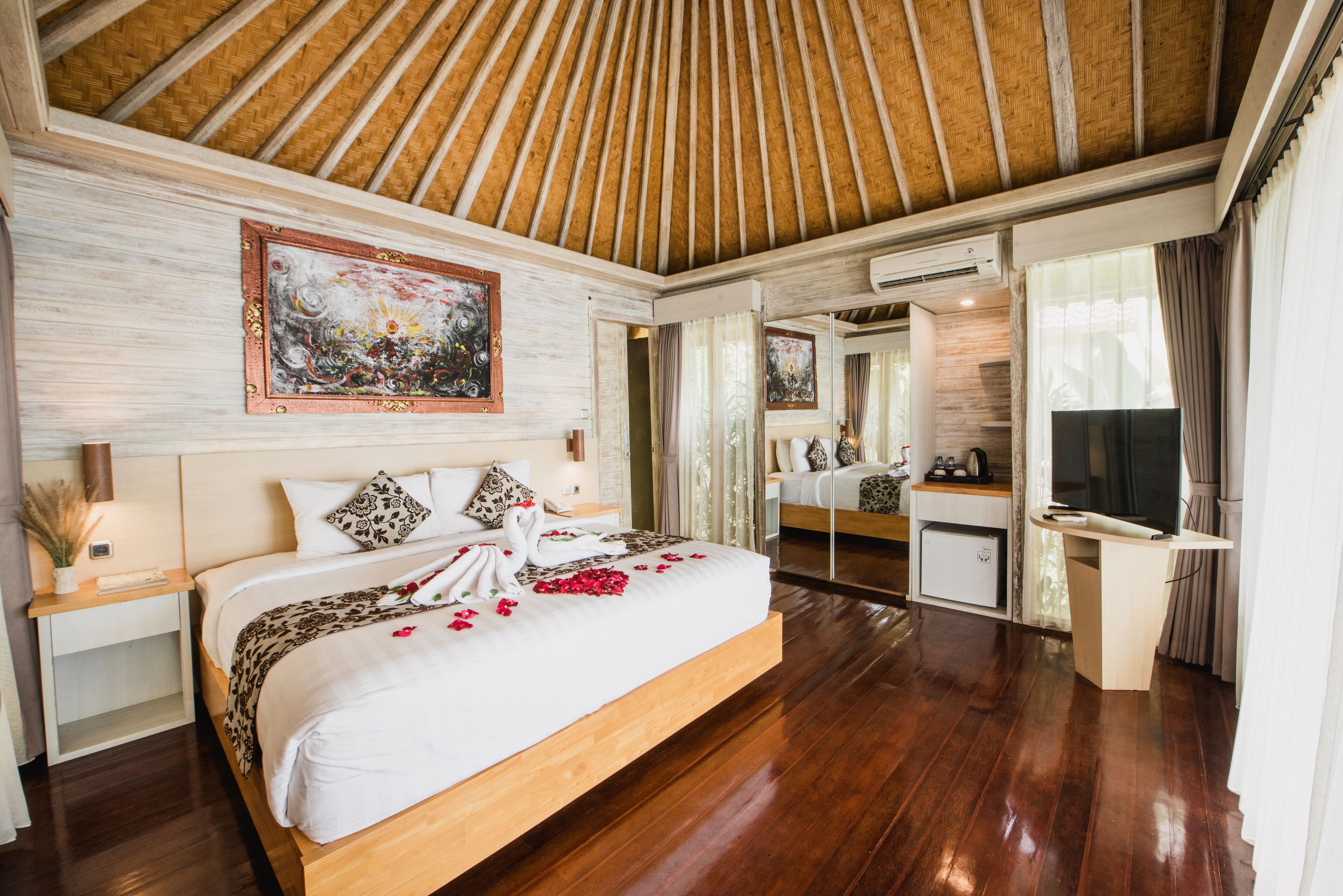 Dubbelrum | Värdeförvaringsskåp på rummet, individuell inredning och unika möbler