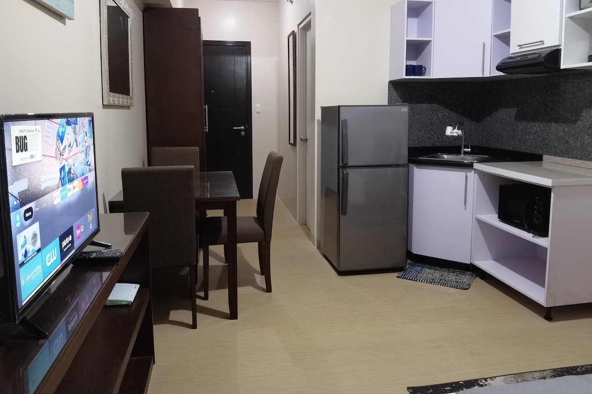 Estudio exclusivo | Ropa de cama de alta calidad y escritorio