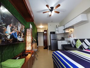 T1 Studio A 18th | Roupas de cama premium, escrivaninha, espaço de trabalho para notebook