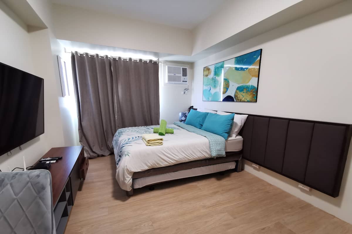 T2 STUDIO A 19TH FL | Ropa de cama de alta calidad y escritorio