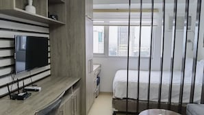俱樂部開放式客房 | 高級寢具、書桌、筆電工作空間、遮光布/窗簾