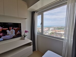 T1 Studio A 15th | Premium bedding, desk, laptop workspace, blackout drapes - Avida Davao by davaobnb & Lemonique Homes (Davao)