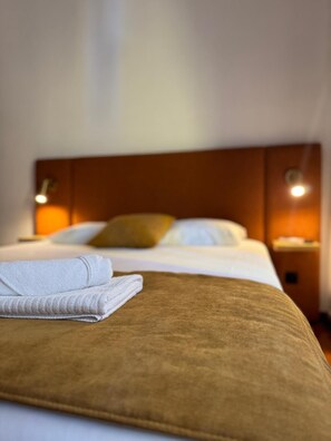 Habitación doble estándar, 1 cama matrimonial, vista al río | Wifi gratis y ropa de cama 