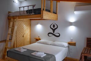 Family Room, Kitchenette, Garden View | Free WiFi, bed sheets - Casa do Ribeirinho (Amarante)