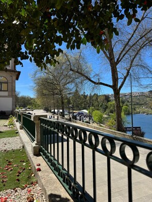 الإطلالة من المنشأة