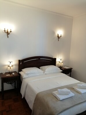 Wifi gratis y ropa de cama 