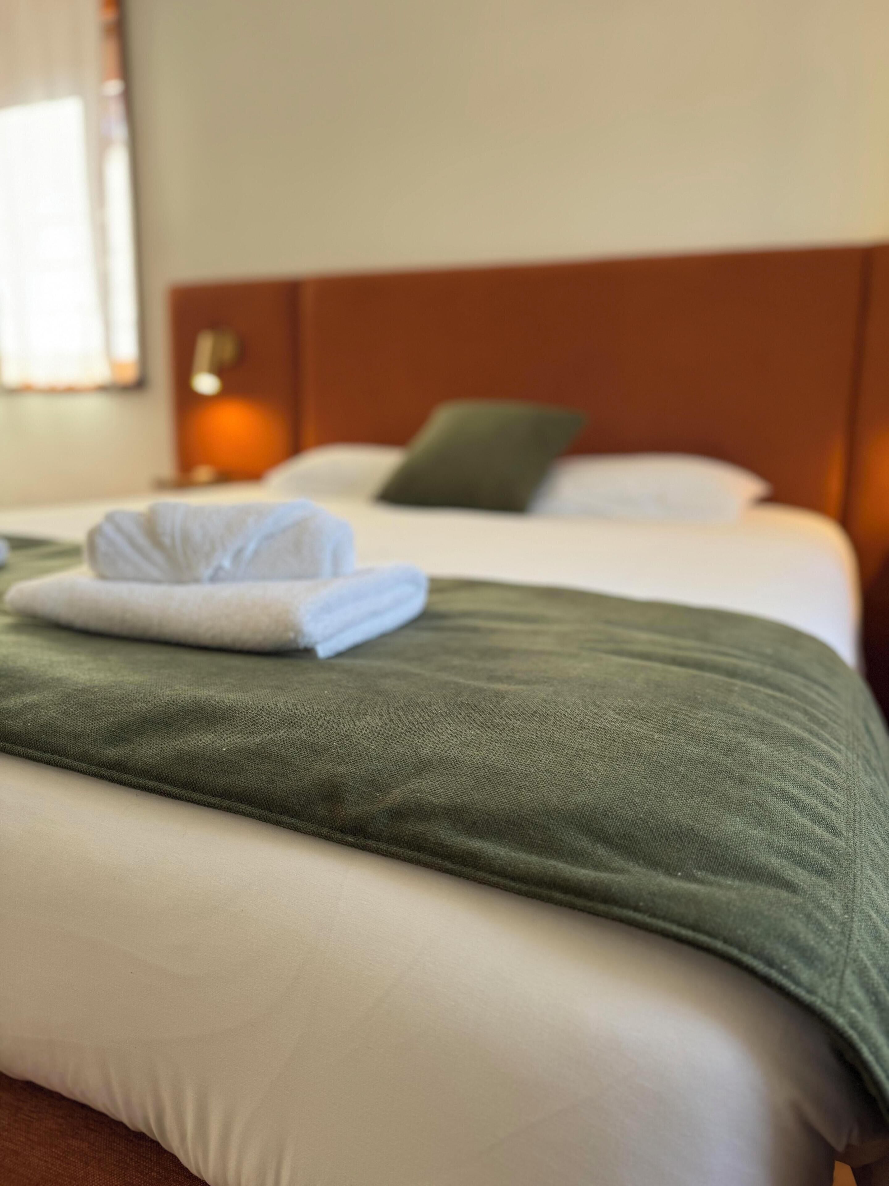 Luxury Double Room, River View | Free WiFi, bed sheets