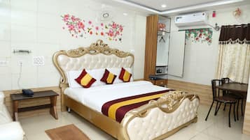 Deluxe Suite, 1 Double Bed, Non Smoking | Free WiFi
