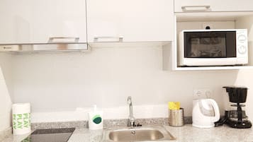 Departamento, 1 habitación, Terraza | Cocineta privada | Refrigerador con congelador, microondas y parrilla de estufa
