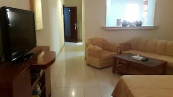 Roupas de cama premium, frigobar, cofres nos quartos
