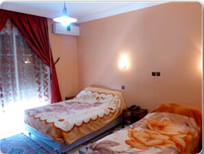 Chambre Économique | Coffres-forts dans les chambres, Wi-Fi gratuit, draps fournis