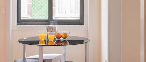 Apartment, 1 Bedroom | In-room dining