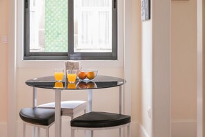 Apartment, 1 Bedroom | In-room dining