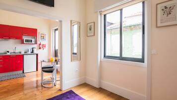 Departamento, 1 habitación | Cocineta privada | Refrigerador con congelador, microondas y parrilla de estufa