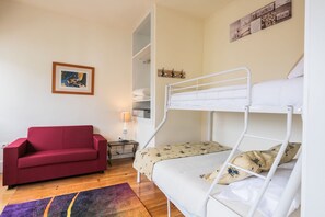 Apartment, 1 Bedroom | 1 bedroom, free WiFi - Apartamento À Francos Burguer Station 1 (Porto)
