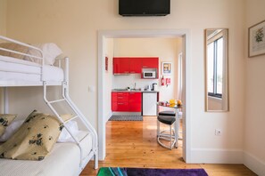 Apartment, 1 Bedroom | 1 bedroom, free WiFi - Apartamento À Francos Burguer Station 1 (Porto)
