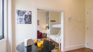 Departamento, 1 habitación | Área de sala de estar | Televisión de pantalla plana