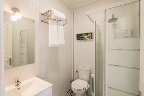 Apartment, 1 Bedroom | Bathroom