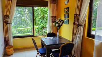 Cottage | In-room dining