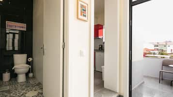 Apartment, 1 Bedroom | Bathroom | Shower, towels, soap, shampoo