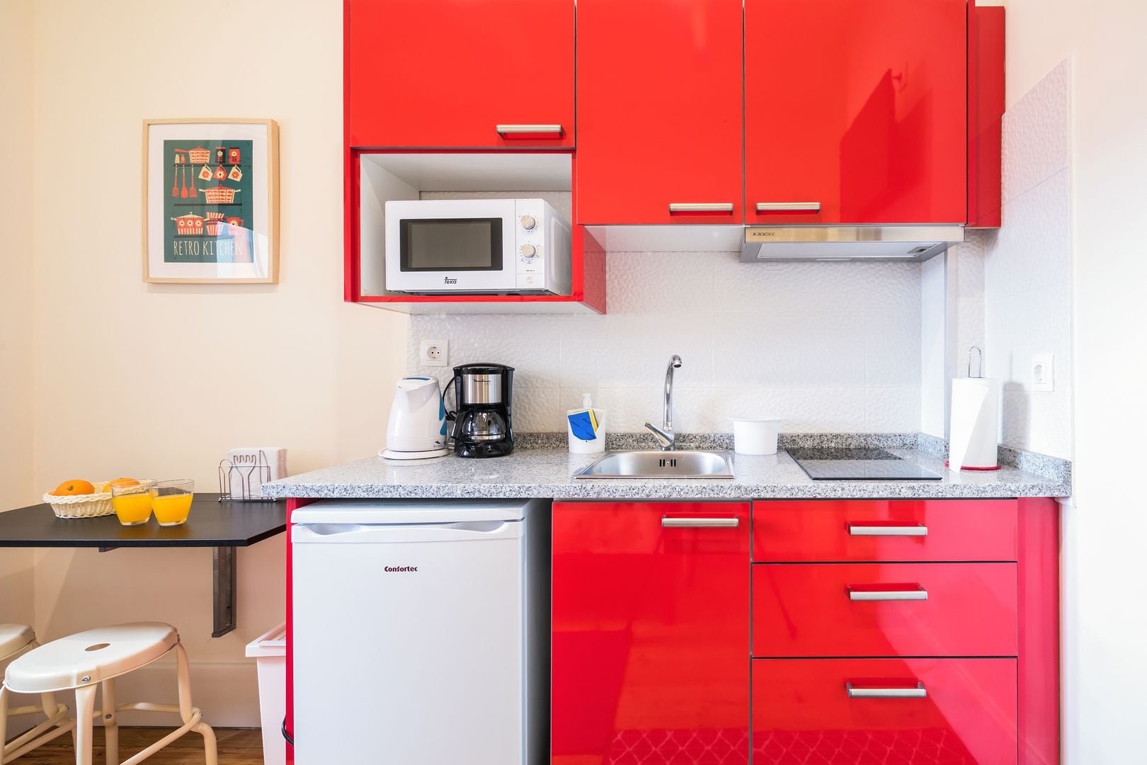 Estudio | Cocina privada | Refrigerador con congelador, microondas y parrilla de estufa 