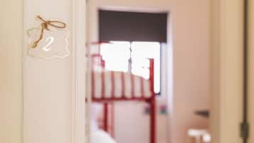 Estudio | Decoración personalizada, muebles diferentes y wifi gratis