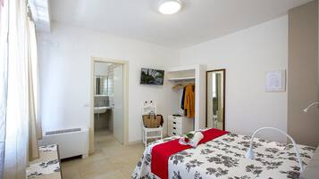 Doppia Superior, 1 letto queen, non fumatori | Tende oscuranti, insonorizzazione, Wi-Fi gratuito, lenzuola