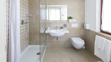 Superior-Vierbettzimmer, Nichtraucher | Badezimmer