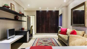Deluxe Villa, Multiple Beds, Non Smoking | 4 bedrooms, premium bedding, in-room safe, individually decorated