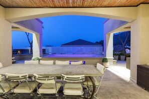 Outdoor dining - Villa Kasbah (Cape Town)