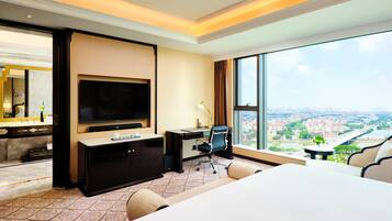 Deluxe River View King Room | Minibar, in-room safe, desk, blackout drapes