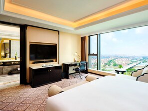 Minibar, in-room safe, desk, blackout curtains - The Yun Hotel Foshan Nanhai - Near Pazhou Complex (Foshan)