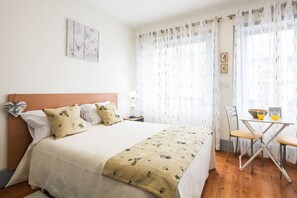 Studio | Individually decorated, individually furnished, soundproofing, free WiFi - Apartamento A Francos Burguer Station 2 (Porto)