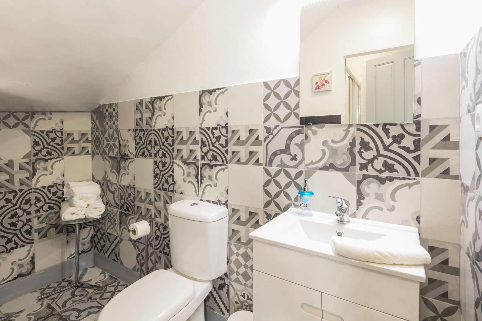 Studio | Badezimmer | Dusche, Haartrockner, Handtücher, Shampoo