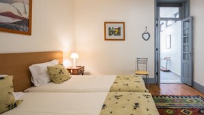 Apartment, 1 Bedroom | 1 bedroom, soundproofing, iron/ironing board, free WiFi - Apartamento A Francos Artist Painting 2 (Porto)