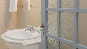 Apartment, 1 Bedroom | Bathroom sink - Apartamento A Francos Artist Painting 2 (Porto)